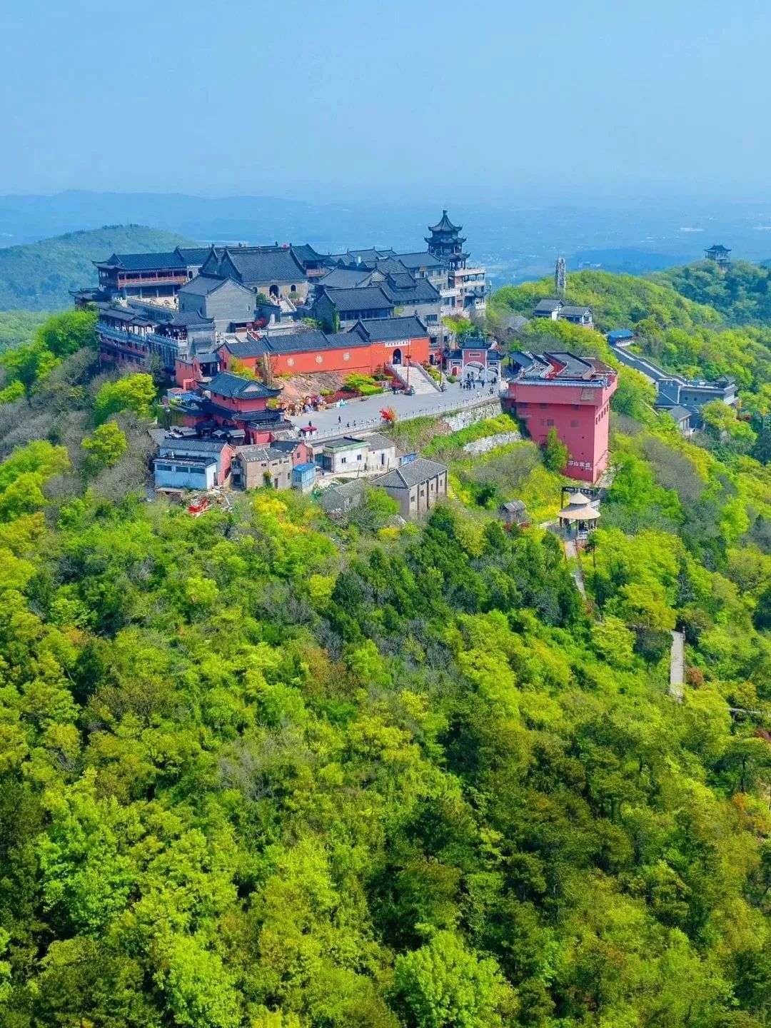 茅山景區石磨豆腐村葛仙湖公園伏熱花海_句容旅游攻略一日游_春來鎮江句容踏春祈福線路